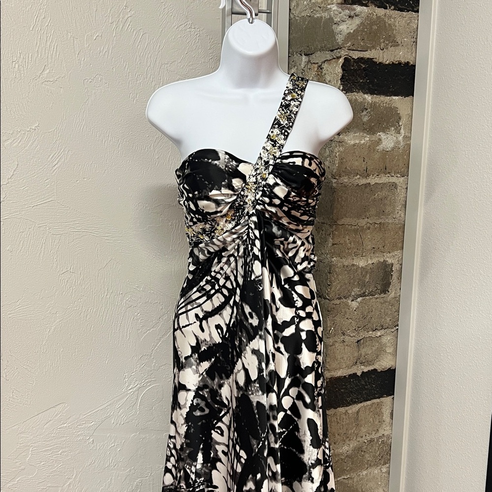 Black and White One-Shoulder Beaded Y2K Deb Maxi Prom Dress Size 3/4